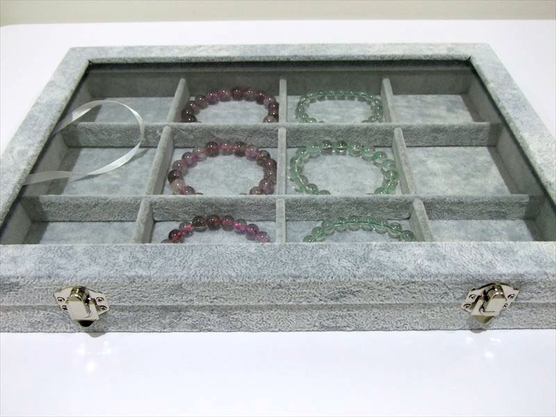 ●ホコリ防止の蓋付き【12枠しきり トレイ（起毛グレー）】横35cm 縦24cm 濃色の石に 天然石が綺麗に見えます 天然石のブレスレットを守るトレイ【inmy-4】 パワーストーン 天然石【ss-20】