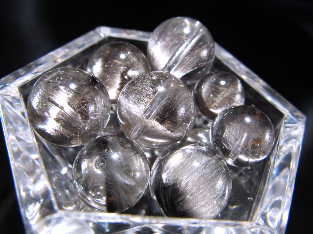 【1粒売り】最高級ロイヤルクラス【ロイヤル・プラチナルチルクォーツ ビーズ石】 約8mm-8.5mm 煌めくたっぷりブルッカイト【ブラジル産】