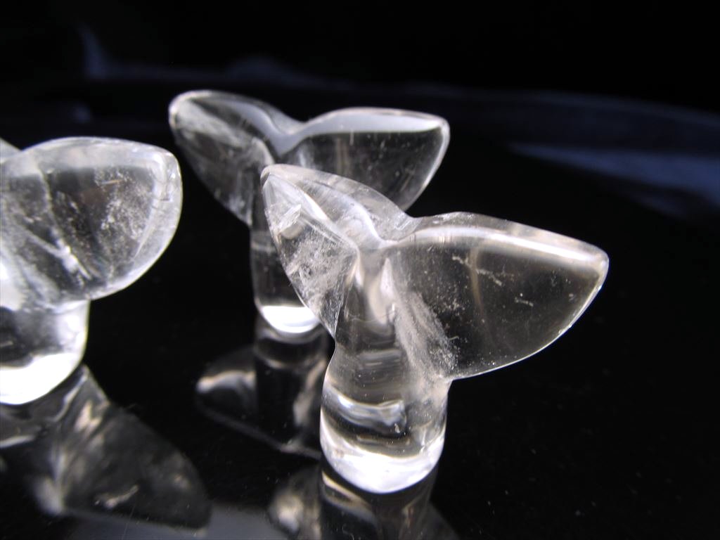 【天然水晶 ホエールテール 置き物】高さ約2cm-3cm 横約2.5cm-4cm 幸運を呼び込む...