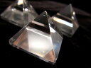 【ピラミッド 水晶 置物】高さ約15mm 幅約21mm ピラミッドパワー 天然石 パワーストーン 風水 ミニサイズ【ブラジル産】