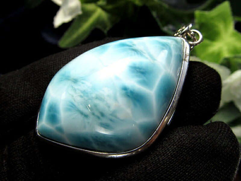 ●美しい水面模様【ラリマー(ブルーペクトライト) リーフ型 ペンダントトップ】 縦約41mm 約16.3g 装飾..