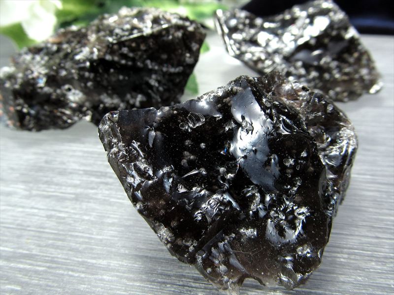 【5日23:59までポイント2倍】満天の星のような黒曜石【クリストバル石入りオブシディアン(黒曜石) 原石】1個売り 重さ20g-30g パワーストーン すべての本質や未来を見通す力を持つ石【長野県南佐久郡佐久穂町麦草峠産】 パワーストーン 天然石