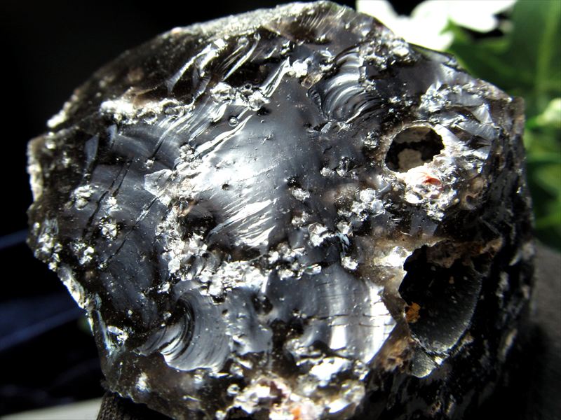 【5日23:59までポイント2倍】満天の星のような黒曜石【クリストバル石入りオブシディアン(黒曜石) 原石】 最大幅63mm 重さ63g パワーストーン すべての本質や未来を見通す力を持つ石 一点物【長野県南佐久郡佐久穂町麦草峠産】 パワーストーン 天然石