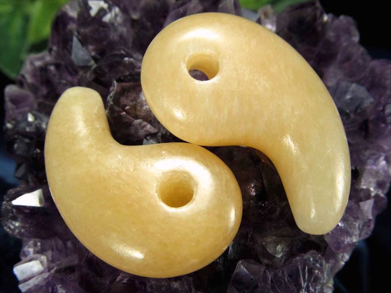 ●1個売り【Lサイズ アラゴナイト勾玉(まがたま) 】縦約30mm×横約17mm【メキシコ産】【tn-p】 パワーストーン 天然石