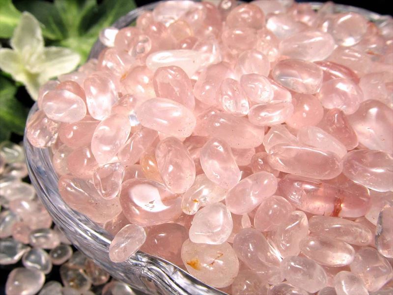 ●3A【ローズクォーツ さざれ】約100g 粒の大きさの平均【約5ミリ-16ミリ】愛と美の女神アフロディーテの石 サザレ 紅石英 パワーストーン【モザンピーク産...