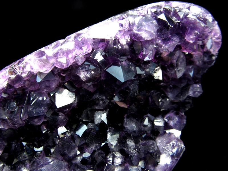 ●S級 深く透き通るパープル【アメジスト クラスター スタンドタイプ】台座込みの高さ168mm 重さ731g 愛の守護石 紫水晶 専用木製台座付き 1点物【ウルグアイ産】saiのサムネイル