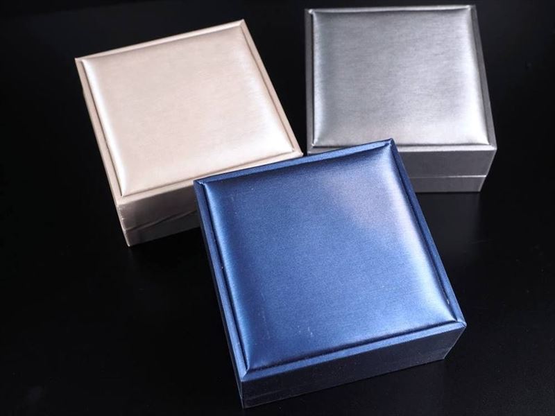 ●選べる3色【高級仕様ジュエリーボックス ブレスレット用 化粧箱】 ケースサイズ約9cm×9cm 清楚感のある上品光沢【inmy-4】パワーストーン 天然石