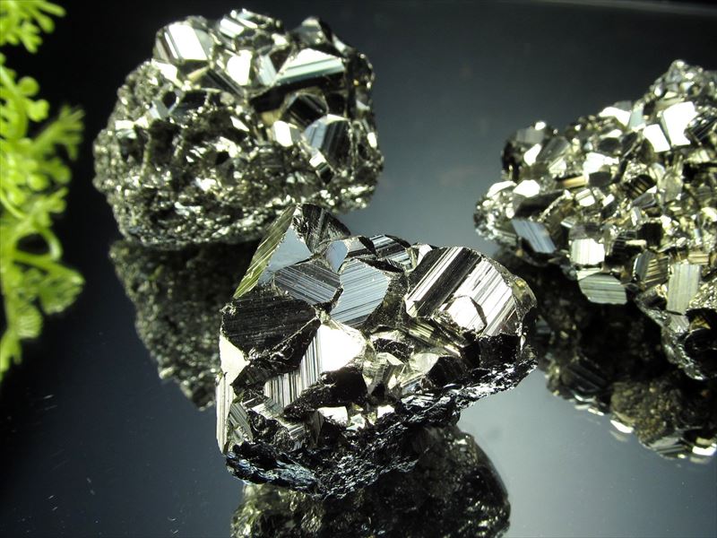 【超ポイントバック祭中P2倍】4A【パイライト(黄鉄鉱) ミニクラスター 】1個売り 140g-155g ギラギラ 迫力満点 ミニクラスター インテリアにも 【ペルー産】【ngt】 パワーストーン 天然石