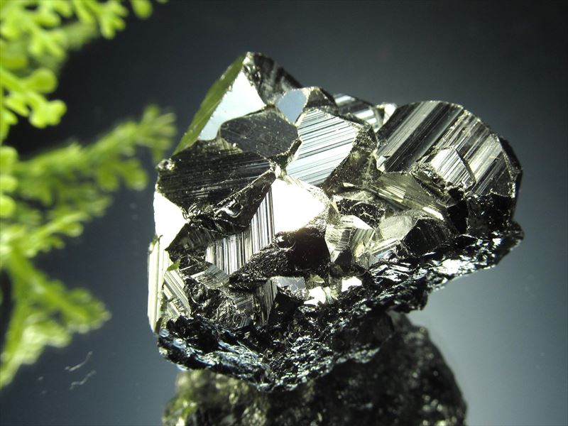 【超ポイントバック祭中P2倍】4A【パイライト(黄鉄鉱) ミニクラスター 】1個売り 140g-155g ギラギラ 迫力満点 ミニクラスター インテリアにも 【ペルー産】【ngt】 パワーストーン 天然石