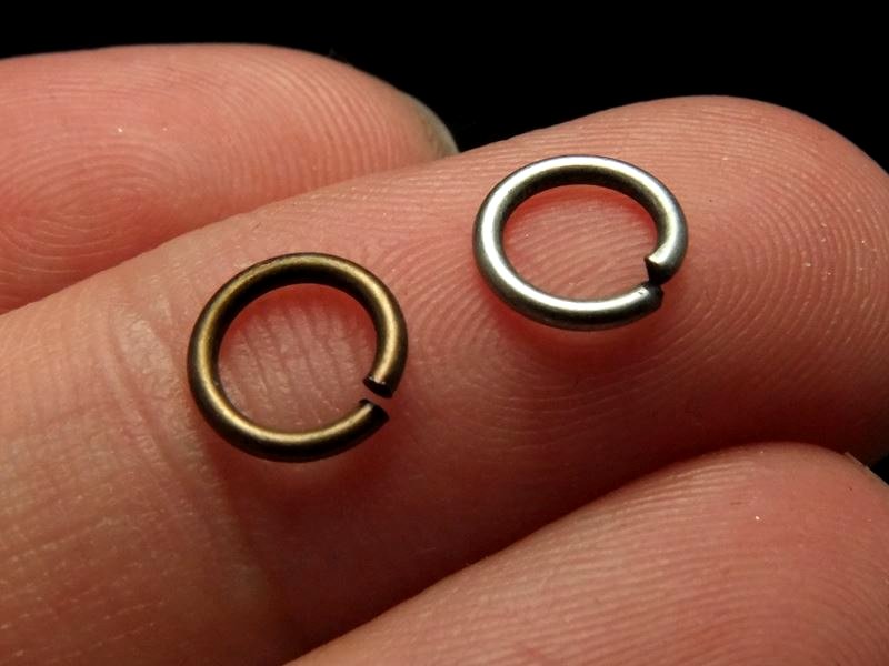 【ブラックフライデー期間中ポイント5倍】●【アンティークカラー パーツ 丸カン】大きめ約7mm 4グラム(約50個前後入り) いろいろ使えるチャームシリーズ【p...