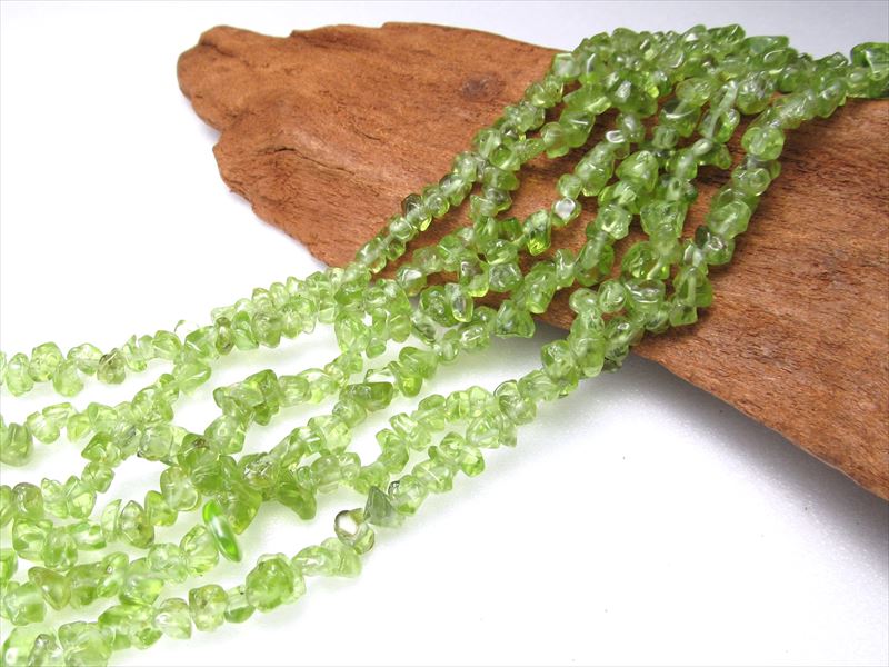 ●【ペリドット さざれ 約2mm-7mm】一連 約75-80cm ツヤツヤ透明美品【rn-s】 パワーストーン 天然石