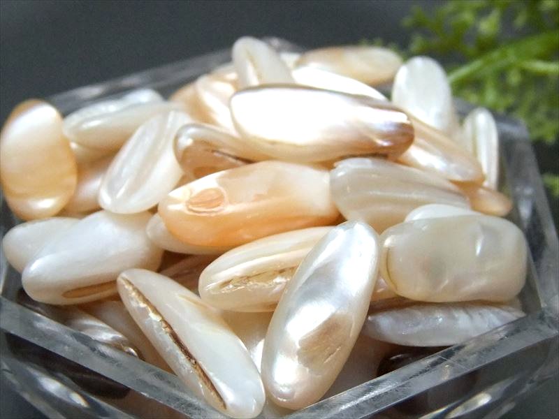 ●【マザーオブパール さざれ】一袋200g 粒約6mm-20mm 子宝や繁栄を象徴する子育てのお守り【オーストラリア産】再入荷 2023年7月入荷の画像あり パ...