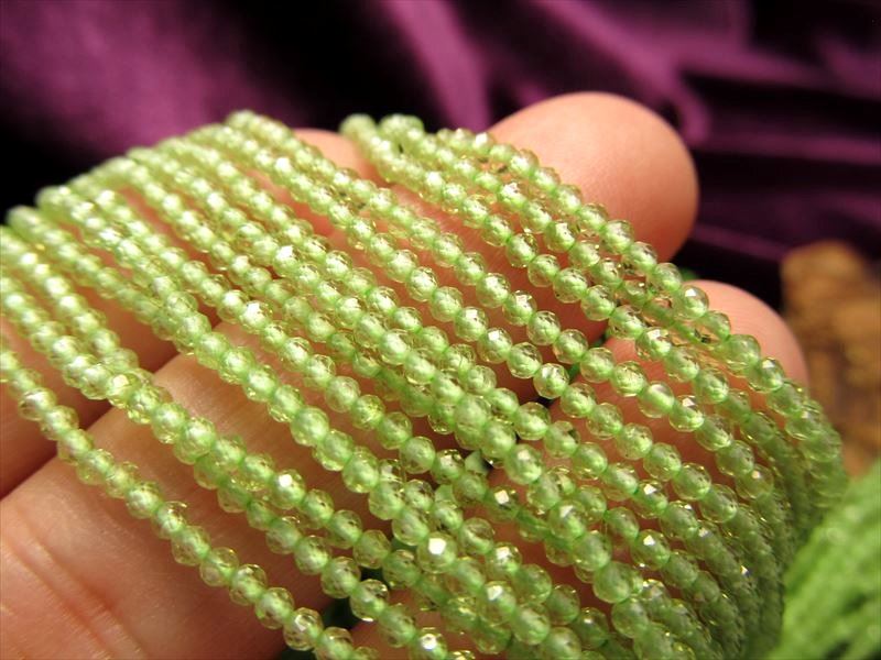 ●2A【約2mm珠 透明 ペリドット 連 カット】一連 約37-39cm 穴径約0.4mm 【ミャンマー産】 パワーストーン 天然石