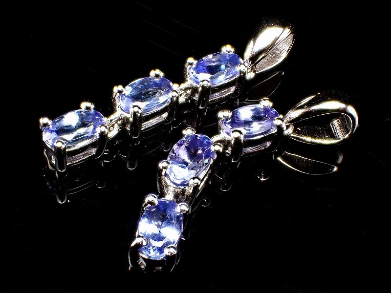 極上5A【宝石質 ゆらゆら揺れるタイプ 3連 タンザナイト ペンダントトップ オーバルカット】石サイズ約5mm 全長約19mm 1個売り 豪華3石連結 神秘的なブルー 超透明【タンザニア産】