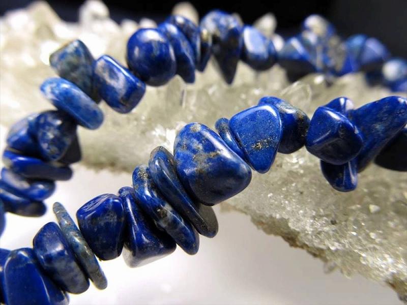 ●【ラピスラズリ さざれ 約4mm-13mm】一連 約78-80cm 鮮やかブルー ネックレスなどに【アフガニスタン産】【rn-p】 パワーストーン 天然石