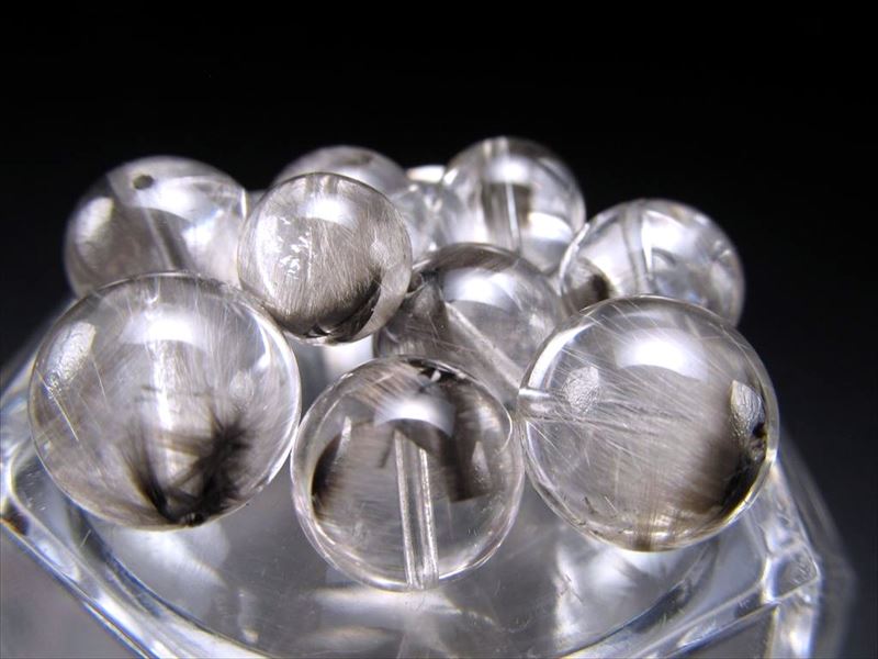 ●一粒売り【プラチナルチルクォーツ ビーズ石 バラ珠売り】8.5mm-9mm 繊細プラチナ針＆ブルッカイト【ブラジル産】のサムネイル