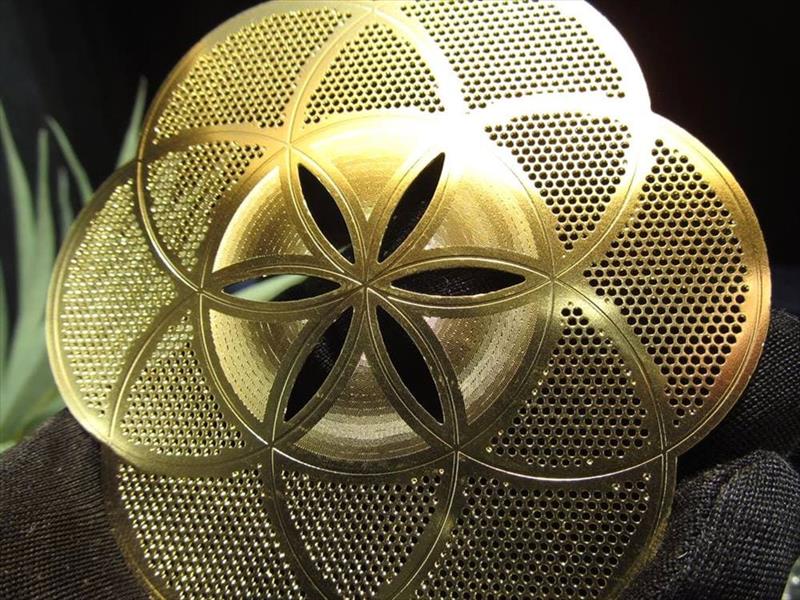 【ブラックフライデー期間中ポイント5倍】【シードオブライフ】直径約79mm 厚み約0.6mm 1個売り ゴールドカラー 瞑想・浄化・波動などのヒーリングに 秘め...