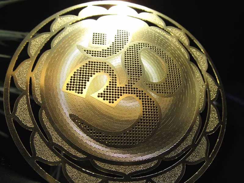 【ブラックフライデー期間中ポイント5倍】【マントラオーム(OM)】直径約79mm 厚み約0.6mm 1個売り ゴールドカラー 瞑想・浄化・波動などのヒーリングに...