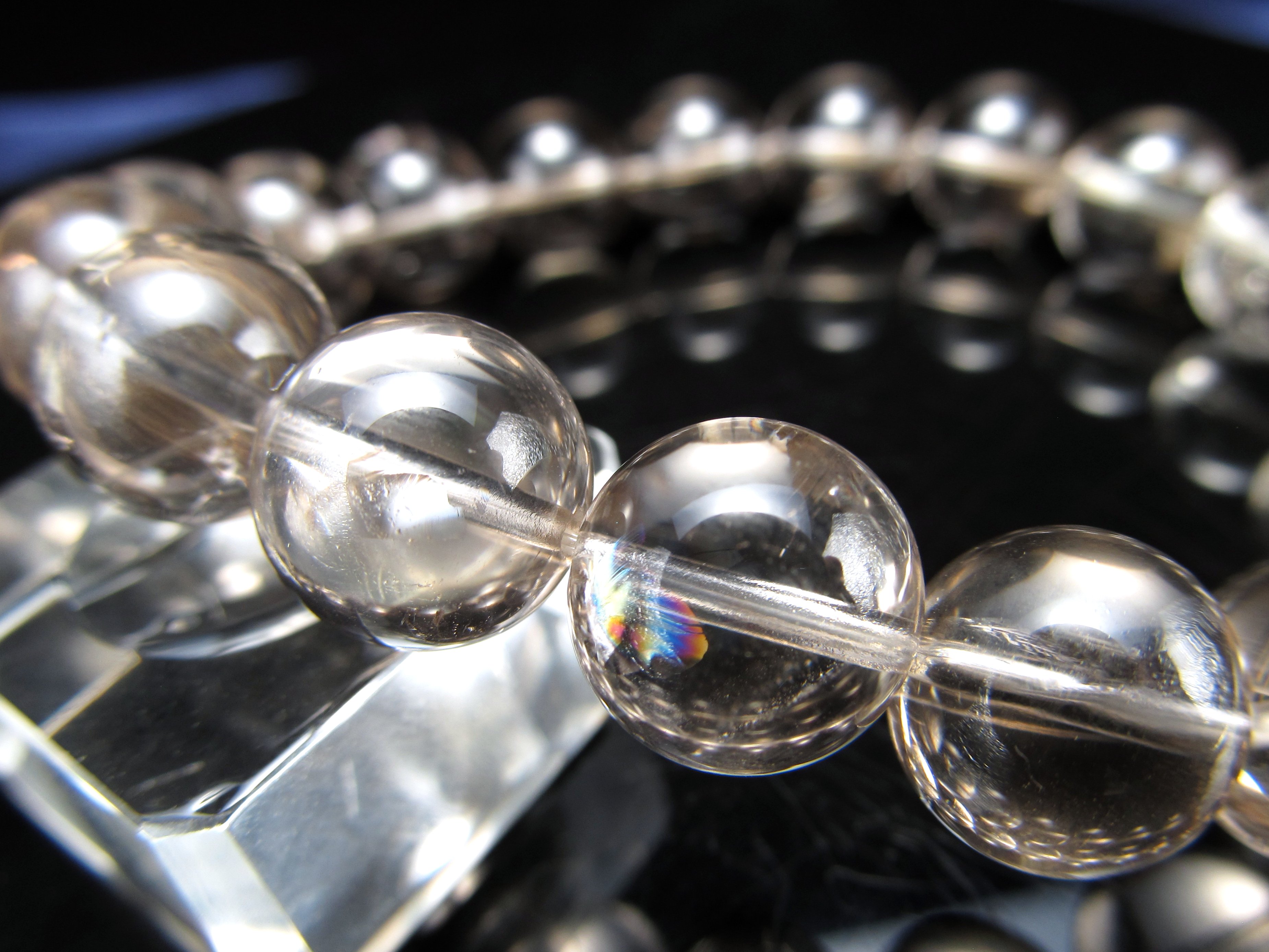 美麗な虹色の輝き【アイリス スモーキー レムリアンシード ブレスレット】11mm-11.5mm×18珠 ギャランティーカード付き 幻の逸品を贅沢使用 抜群の透明...