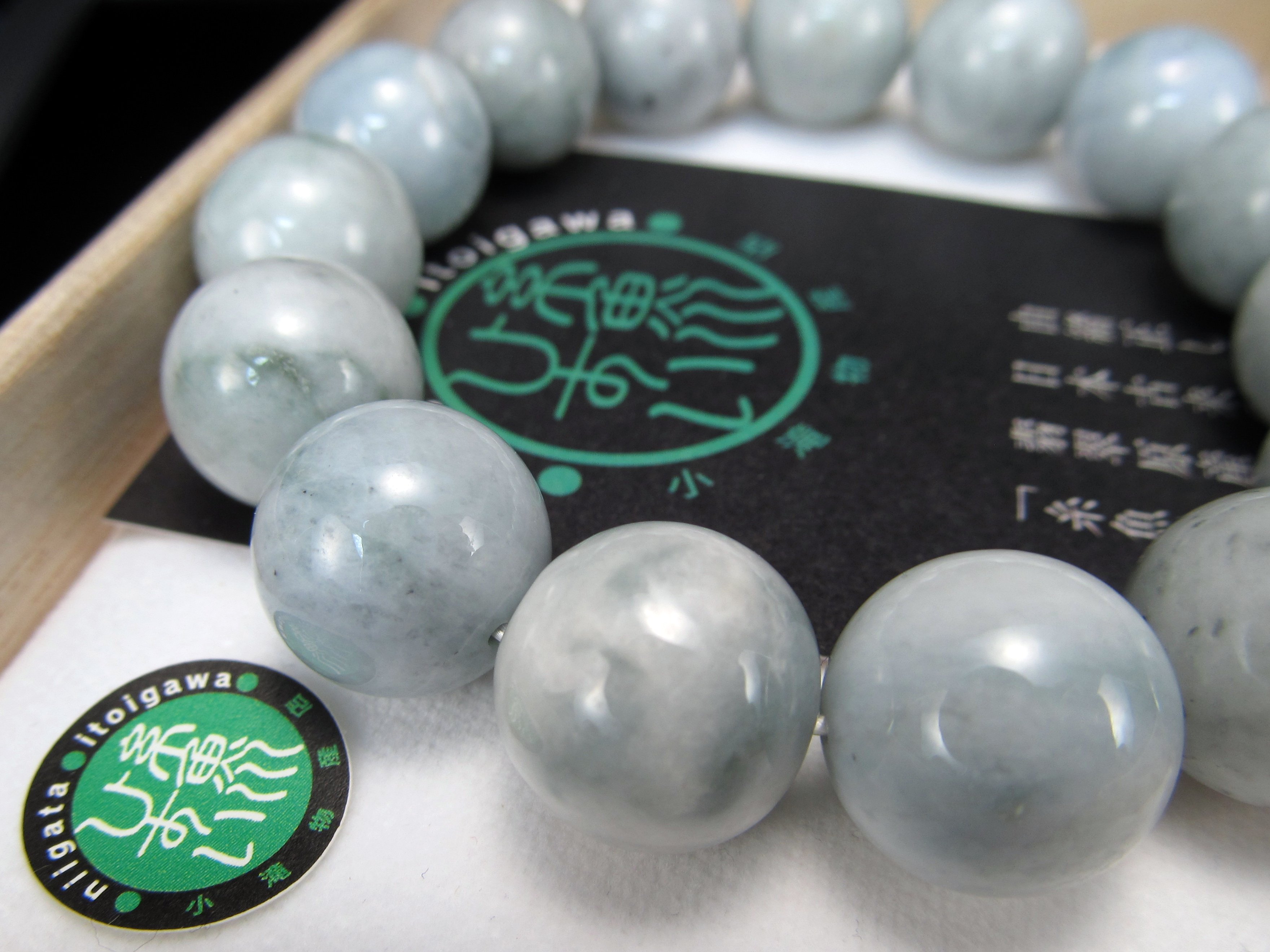 安心の原産地証明書付属 極上品質【糸魚川翡翠(硬玉) ブレスレット】約14mm-14.5mm×15珠 世界最古の翡翠「糸魚川翡翠」 日本の国石 5月の誕生石 心...