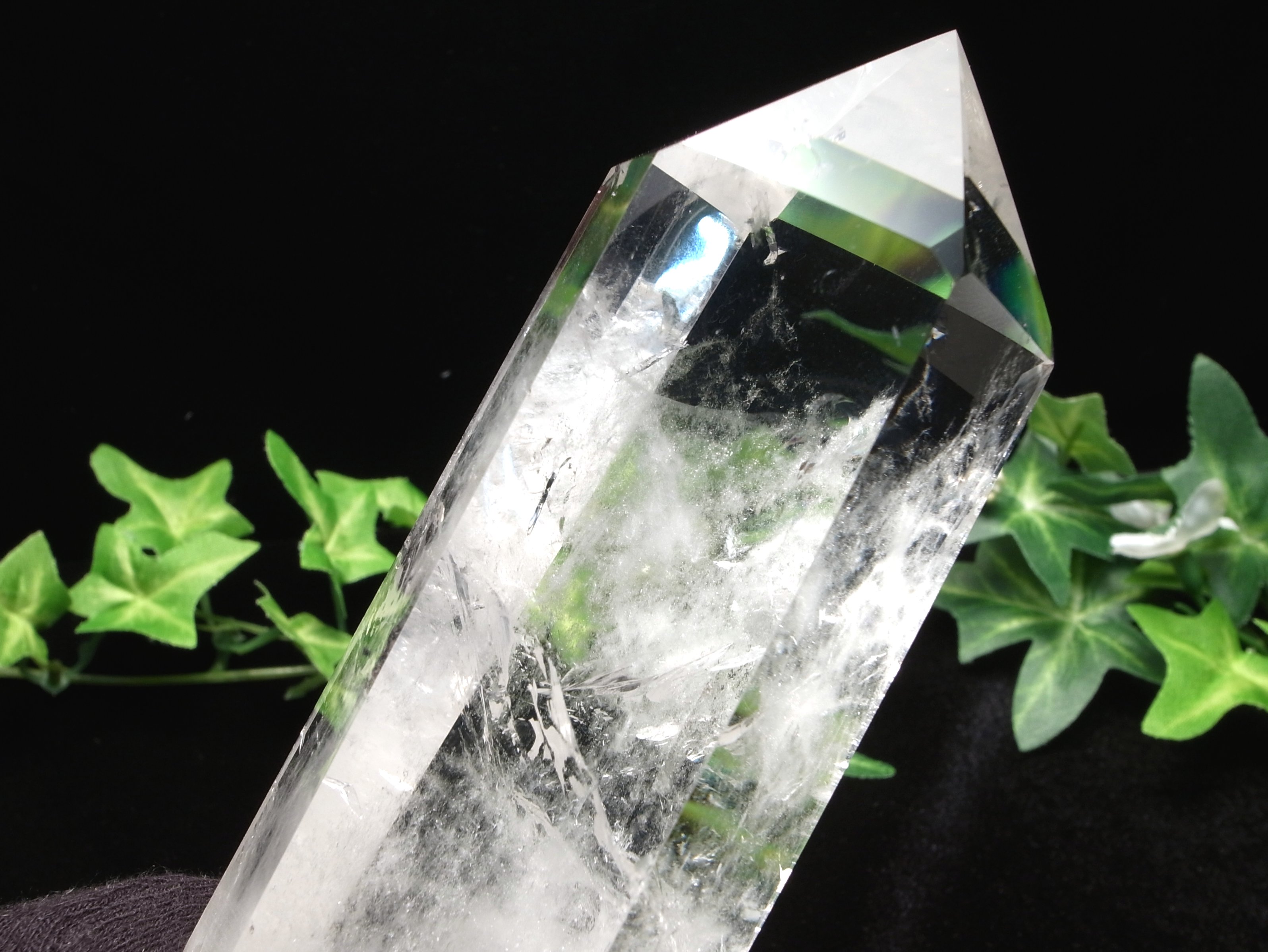 27日01_59までP5倍 虹入り 透明水晶 ポイント 六角柱 専用木製台座付...