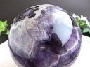 大玉!くっきり結晶!【シェブロン アメジスト 丸玉 台座付】直径106mm 重さ1722g くっきり山模様 愛の守護石 癒しと安らぎの石 一点もの 紫水晶【ブラ...