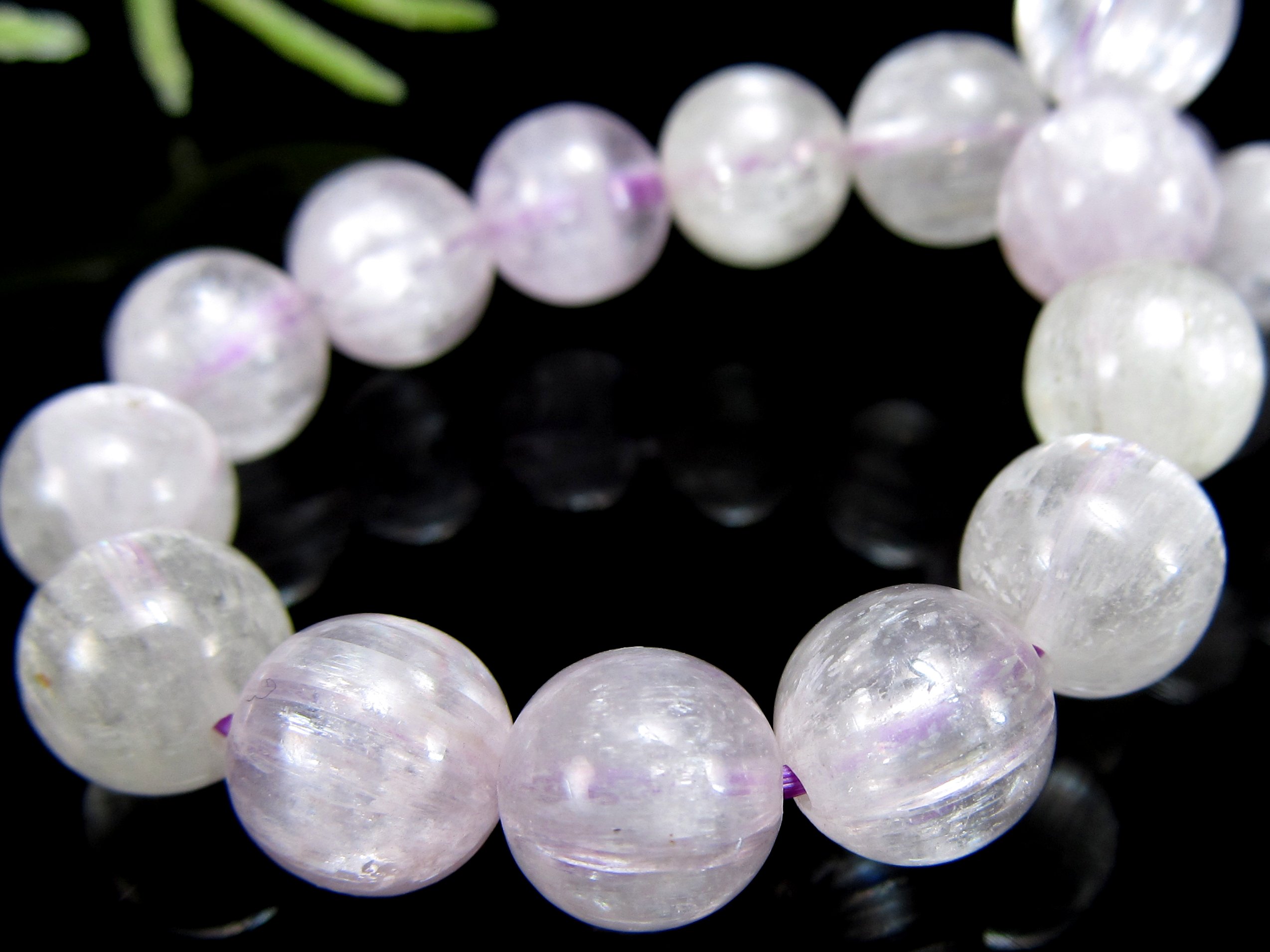 【18日23:59までポイント2倍】●4A+ 透明ライラックピンク【クンツァイト ブレスレット】7.5mm-8mm×24珠 きらりと目を引くキャッツアイ効果も キラキラ反射 リチア輝石 新しい9月の誕生石 一点物【ブラジル産】【ss-20】