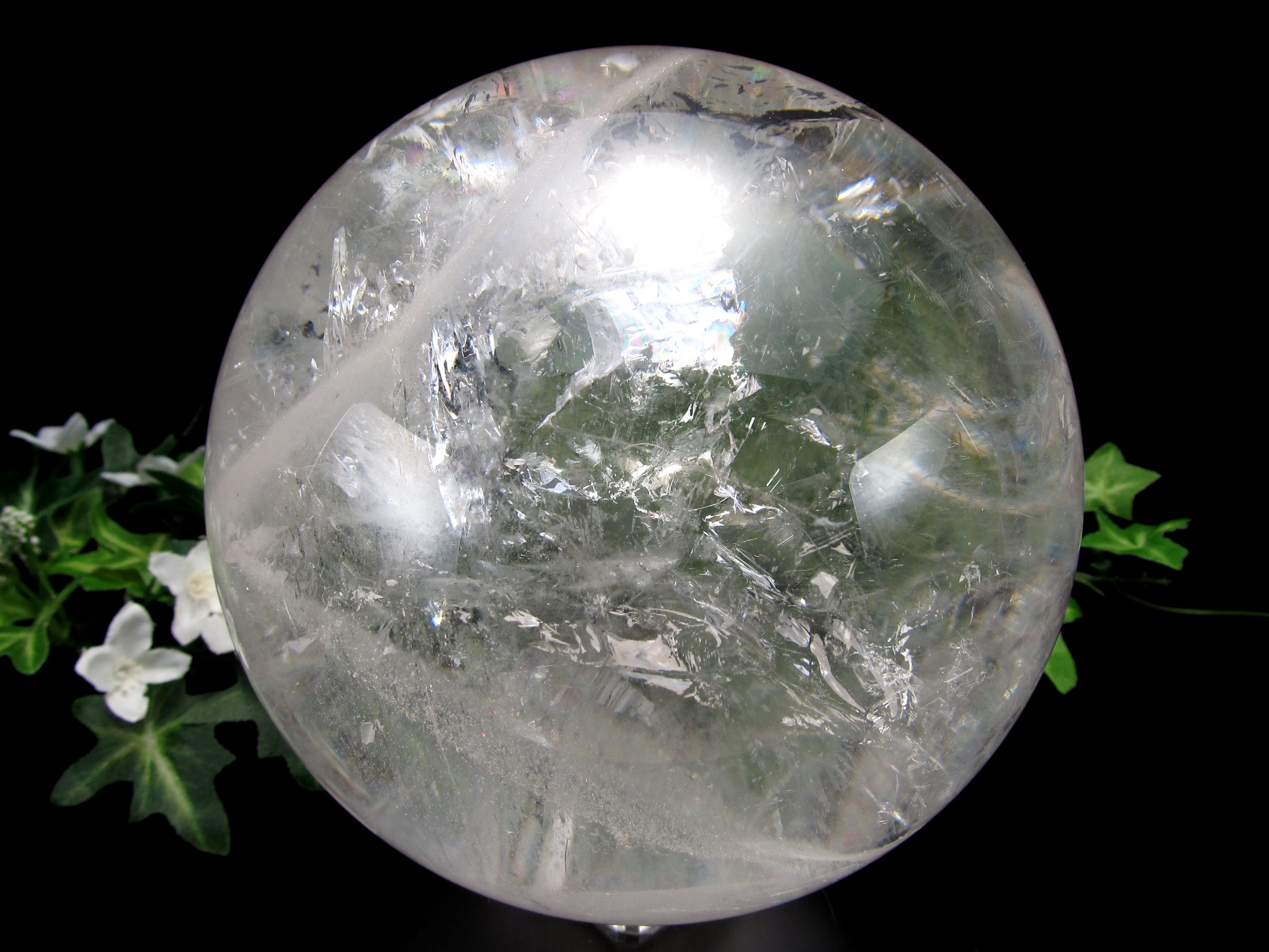 ●全てを超える特大レインボー 巨大水晶丸玉【天然虹入り水晶 クリスタルスフィア 回転台座付き】重さ 3274g φ113mm すべての浄化と純粋さの象徴 一点も...