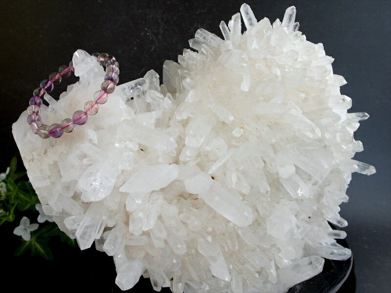  岡崎市店舗にて先行販売中 大地が育んだ光の宇宙！ 水晶 クラスター ...