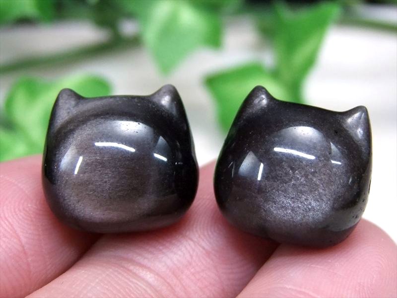 Rakuten - 【激安宣言】【シルバーオブシディアン 猫型 ビーズ 】1粒売り 約15mm×15.5mm 通し穴(横)の直径約1.5mm ハンドメイド ネコ アクセサリー クラフト 手芸 パワーストーン 天然石