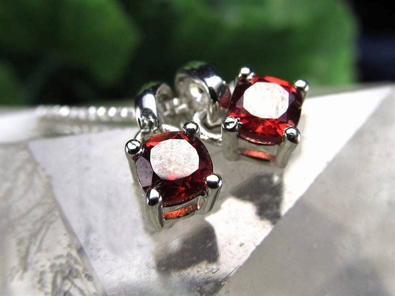 【1日23:59までポイント5倍】【アルマンダインガーネット クッションカット ペンダントトップ】石サイ..