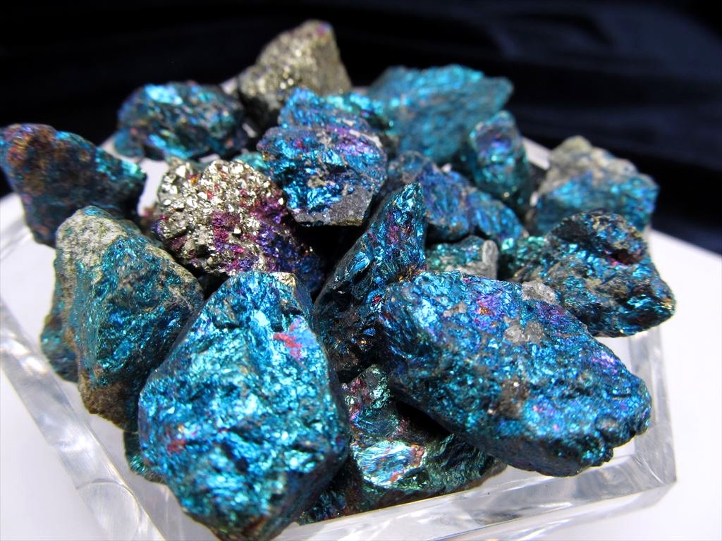 【ブラックフライデー期間中ポイント5倍】極上玉虫色【チャルコパイライト(黄銅鉱)原石】 約100g サイズ約8mm-25mm 神秘的に輝くメタリックカラー 煌びやかな贅沢な輝き 強力な邪気払いの石 【ペルー産】 パワーストーン 天然石