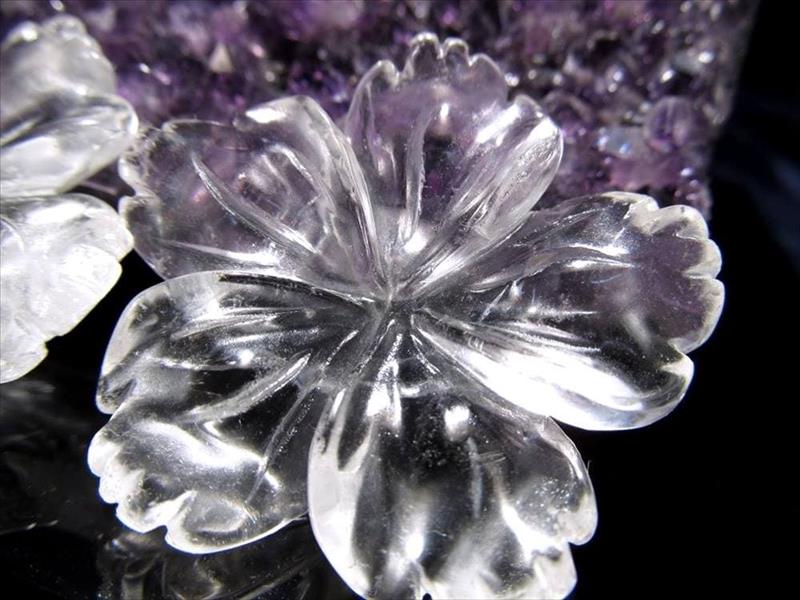 ●春の訪れ 桜モチーフ Mサイズ【天然水晶 桜彫刻置物】最大幅約4cm-5cm 純粋と浄化を象徴する万能パワ..