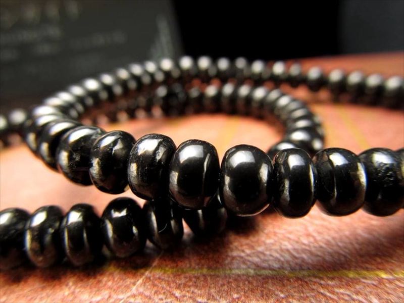 【5日23:59までポイント2倍】【シュンガイト ボタン型ブレスレット】幅約6.5mm ぷっくりボタン型 地球..