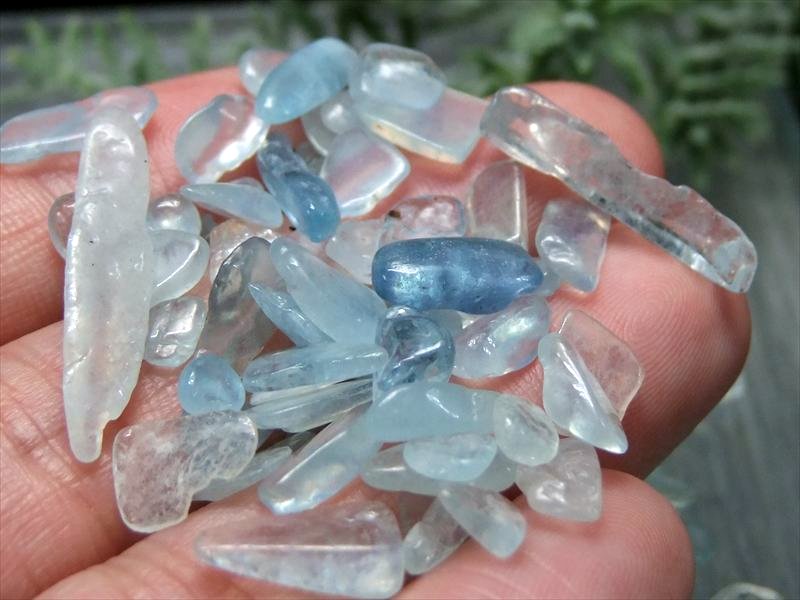 ●超透明タイプ【アクアマリン さざれ】100g 約5ミリ-14ミリ 限定あるだけ 希少 透明感バツグン【緑柱石】サザレ【ブラジル産】【sa-s】 パワーストーン...