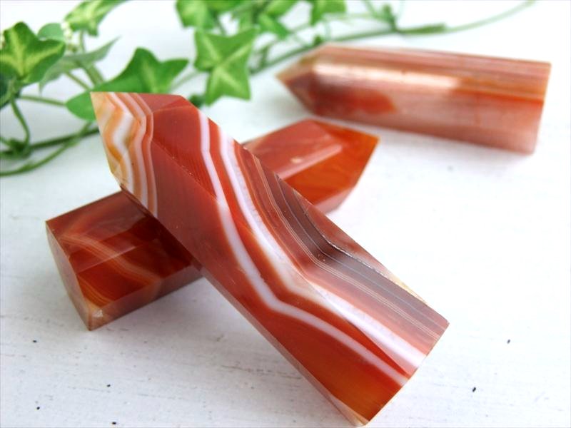 ●縞々模様の天然石 サードオニキス ポイント置物 1個売り 重さ約60g-80g...