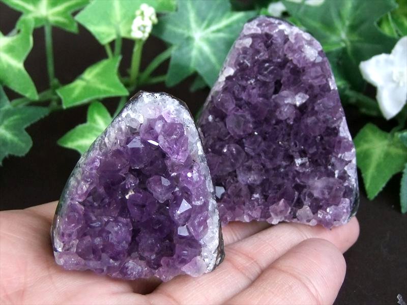 激レア 手の平サイズ 3A アメジスト（紫水晶）クラスター スタンドタイプ...
