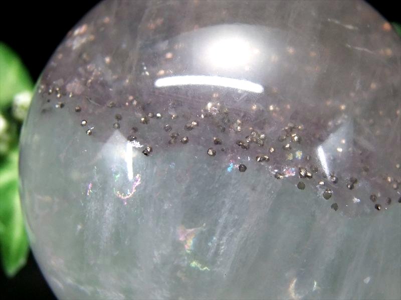 Flourite - ●激レア・虹入り【パイライトインフローライト 丸玉 台座付】直径約62mm 重さ約400g 天才の石 整然と並ぶパイライト 一点物【蛍石】【アメリカ合衆国イリノイ州産】 パワーストーン 天然石