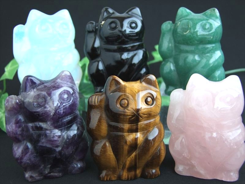Rakuten - 選べる6種類【右手招き猫 彫刻 置物】高さ約45mm-50mm 1個売り ネコ 金運や幸運 身近な福を招いてくれるミニにゃんこ お守りとしても そのまま飾っても可愛い パワーストーン 天然石