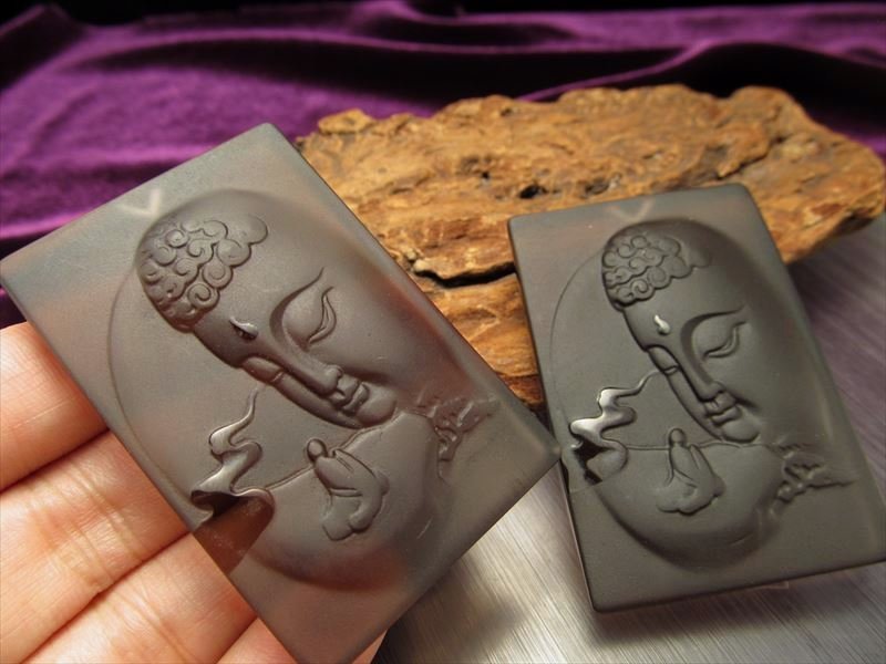 【4日5日はポイント2倍】【激安宣言】【透明オブシディアン（黒曜石） 仏の御尊顔彫り カービングプレート タイプC】フロストタイプ 縦約58mm【メキシコ産】【geki-obG18】