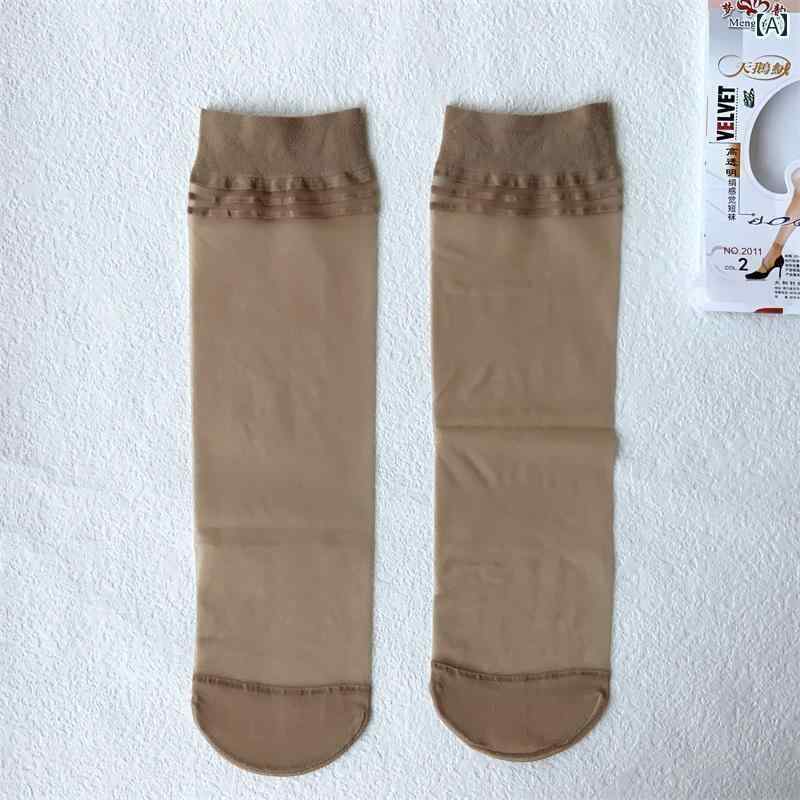 レディース ストッキング 2011年の6足入り透け感のある8Dの天鵞絨ショートソックス。春夏にピッタリの薄手でしなやかなショートソックス。女性向け。