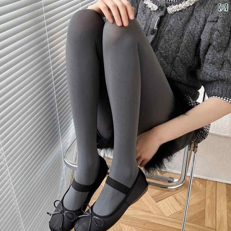 グレーのタイツは春や秋に最適です。白い綿ナイロン製の厚手袋靴下にはミディアムグレーのパイル生地と..