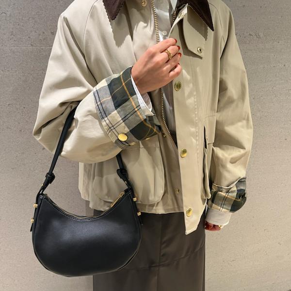 パーカー マウンテン アウトドア 春のラインコラボジャケットは古風コイン装飾と大きいポケットが特徴です。