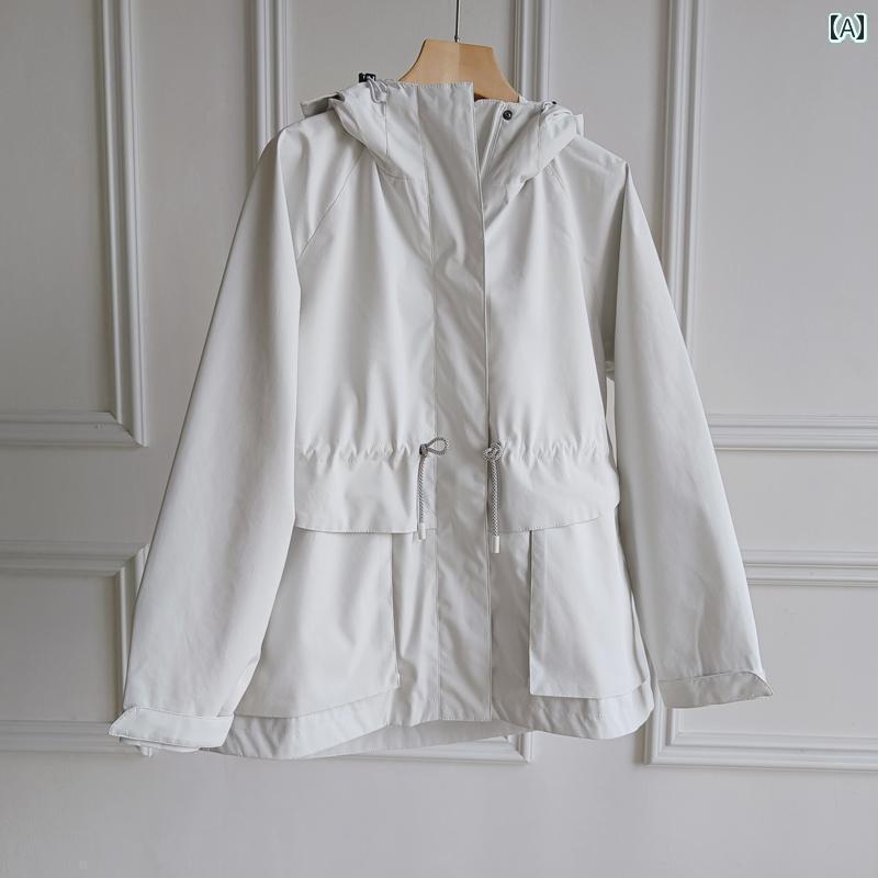 ガーデンで活躍イーストリー社製の防風防水仕様のスリムウエストラインを演出するショート丈フードつきレディース防衛服。