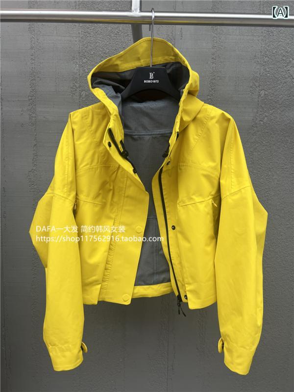 アウター パーカー アウトドア BOBO1972の防風防水機能付きショート丈のイエローのアウトドアジャケットは男女問わずお使いいただけます。