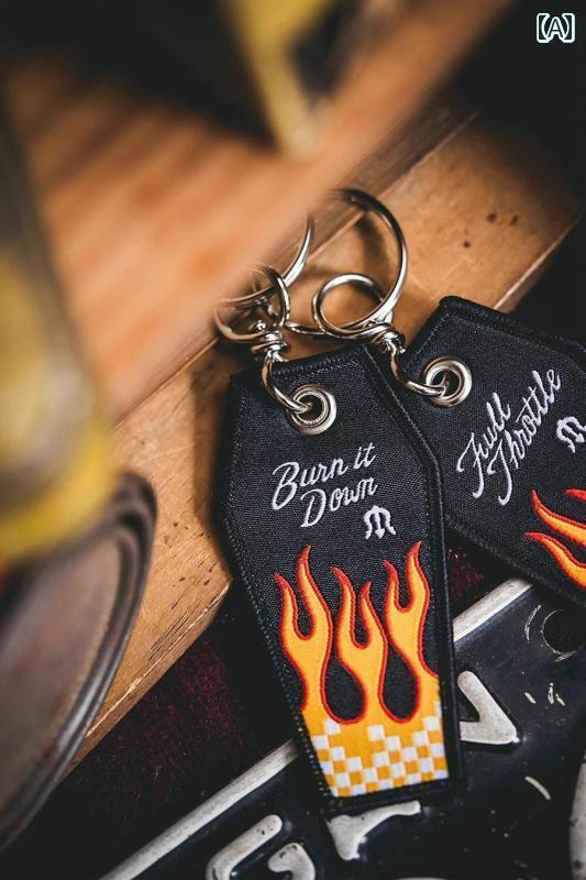 キーホルダー　アクセサリー　メタル 台湾 METALIZE 炎 リボン キーホルダー レトロ 両面 刺繍 キー ペ..