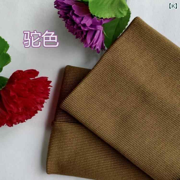 ストレート　生地　パンツ 糸 通しの 袖口と 伸縮性の ある 袖口が 付いた ポリエステル製の スポーツ ..