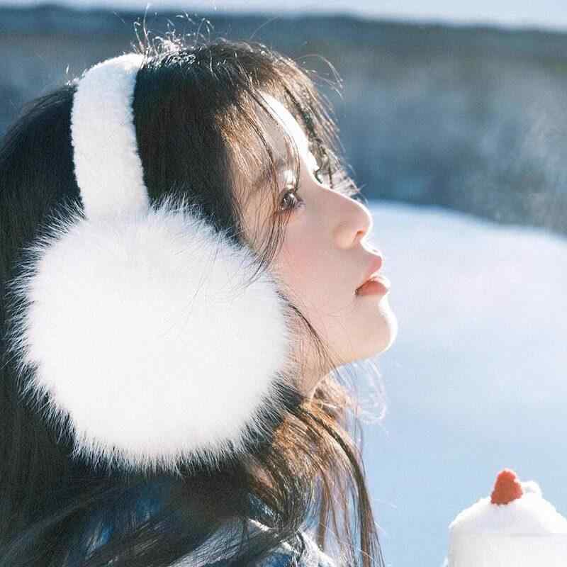 イヤーマフ レディース 冬用 ホワイト かわいい ふわふわ 耳当て 防寒 耳カバー 暖かい ボア素材 おしゃれ 通勤 通学 自転車 アウトドア 散歩 外出用 寒さ対策 保温性抜群 フェイクファー やわらかい 肌触り あったか 耳あて シンプル 無地 快適