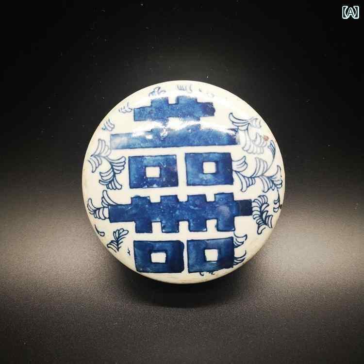アンティーク　雑貨　飾り 青と 白の 幸せな 言葉の 瓶の 蓋が 絡み合った 蓮の 古風 蓋 氷 梅 茶 アン..