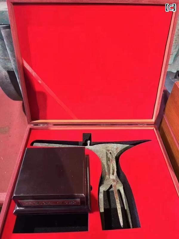 アンティーク　雑貨　飾り 乳首 模様の 青銅製 水差し アンティーク カップ 装飾品 レトロ ワイン 二 里 頭 中国 初の